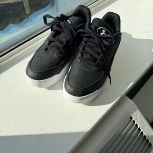 Women’s 8.5 - Under Armour - Runs small